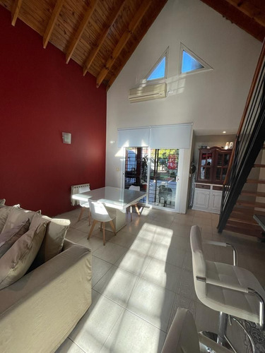 Imagen 2 de 19 de Venta Chalet 5 Amb/ Ituzaingo Norte