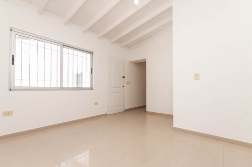 Depto. Tipo Casa 3 Amb. En Lanús Centro