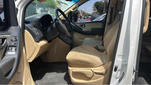 Imagen 18 de 20 de Hyundai H1 2017 2.5 Premium 1 170cv