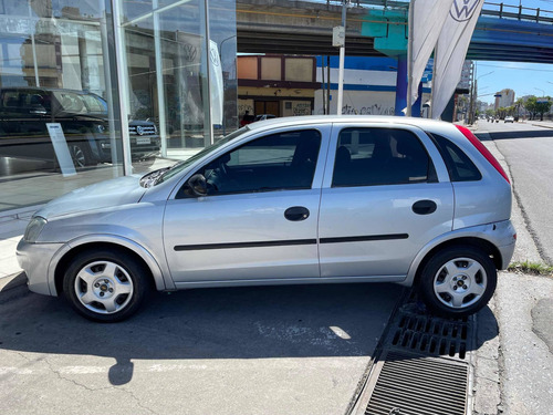 Imagen 9 de 16 de Chevrolet Corsa 2009 1.8 Gl Aa+da