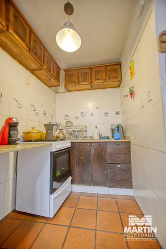 Casa Antigüa Totalmente Reciclada, 4 Ambientes, Depend, Patio. Excelente Ubicación.