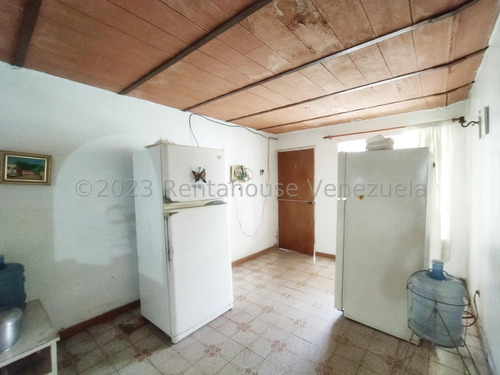 Amplia Casa En Venta Con Anexo Servicio De Internet Excelente Precio Los Samanes Maracay Estef 23-21298
