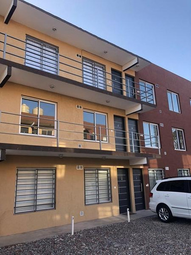 Departamento De Dos Ambientes En Morón, Con Cochera.