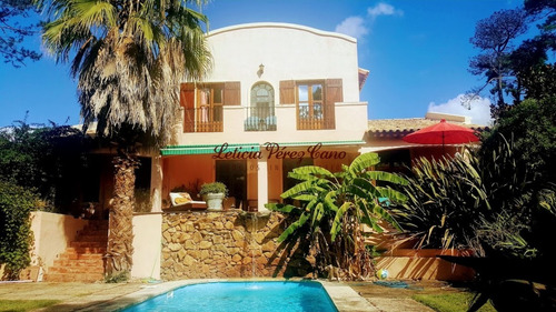 Venta Casa En Jardines De Cordoba 4 Dormitorios- Ref: 18922