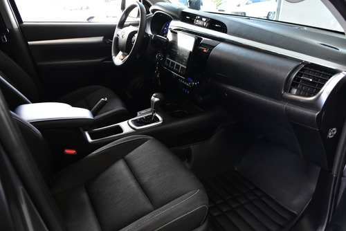 Imagen 19 de 25 de Toyota Hilux 2.8 Srv 4x4 Aut - Car Cash