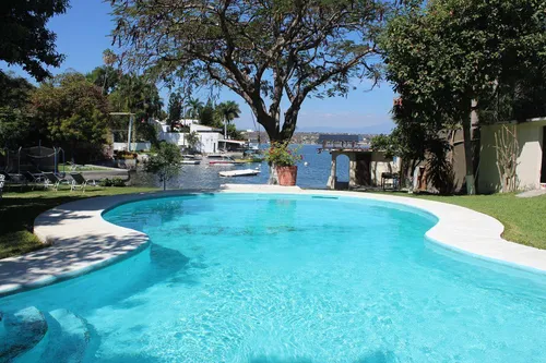 Casa En Venta En Teques Frente Al Lago