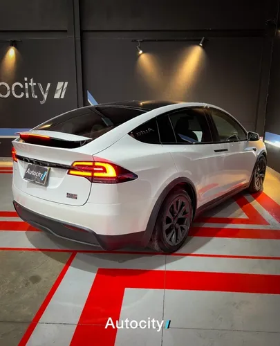 Tesla Model X 2023