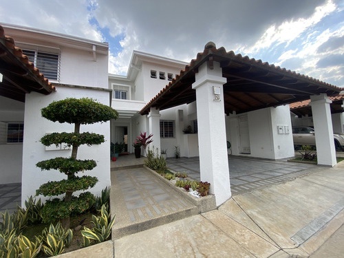 Hermosa Casa En Venta En Conjunto Privilegiado De Barquisime