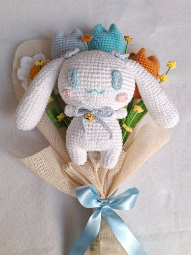 Ramo Tejido De Cinnamon Roll Tejido A Crochet Azul Claro