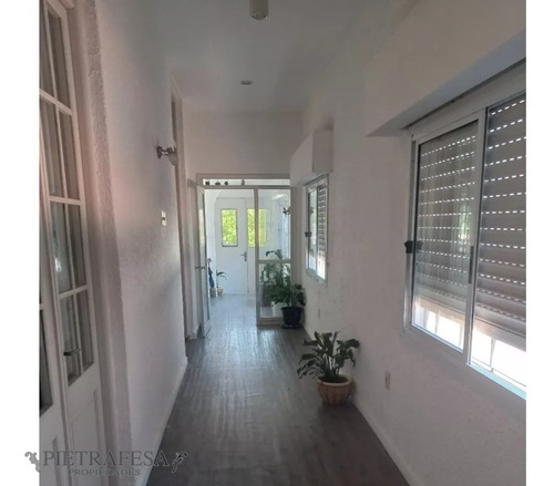 Casa En Venta 4 Dormitorios, 2 Baños, Barbacoa, Garaje- Reyes-aires Puros