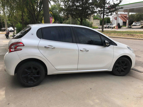 Peugeot 208 1.5 Allure Touchscreen 2015