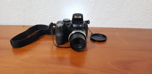Cámara Fujifilm Finepix S1600 12mp 15x (incluye Tripié)