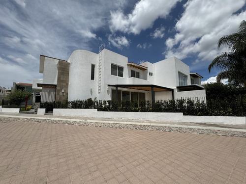 Esquina Con Doble Frente- La Vista Residencial