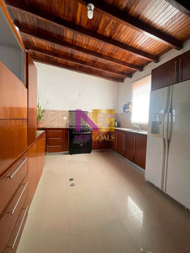 Acogedora Casa Ubicada En La Urbanización La Llovizna