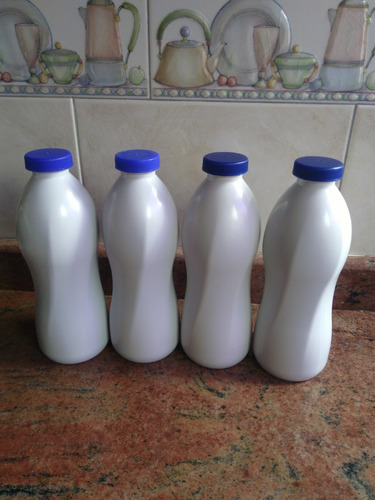 Botellas Plásticas De 750 Ml Con Tapa. Eran De Yogurt