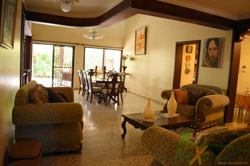 Imagen 6 de 14 de Amplia Casa Con Piscina En Excelente Zona Santiago (trc-146)