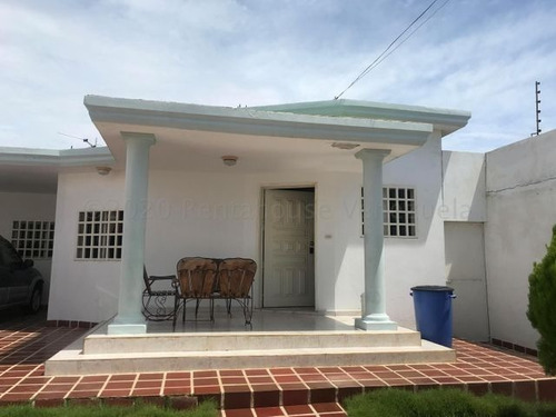 Imagen 9 de 9 de Casa Muy Bien Edificada, De Amplísimas Dimensiones. Te Invito A Detallarla. #22-16629