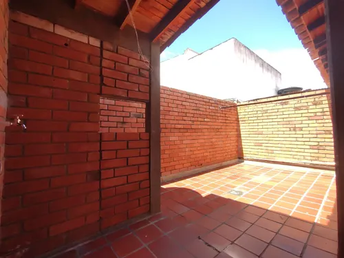 Casa En Arriendo En Prados Del Este. Cod A30234