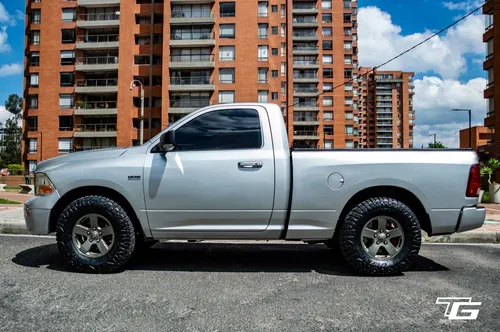 Dodge Ram 5.7 1500 Slt 4x2