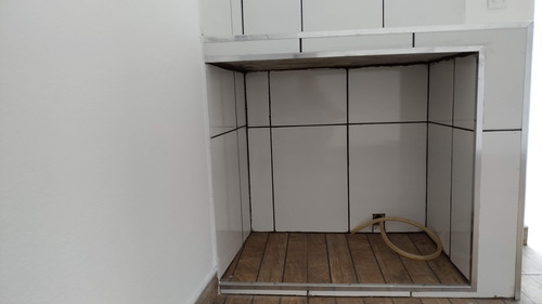Imagem 12 de 14 de Casa 2 Dormitórios, 1 Banheiro, Sala, Cozinha E Lavanderia.