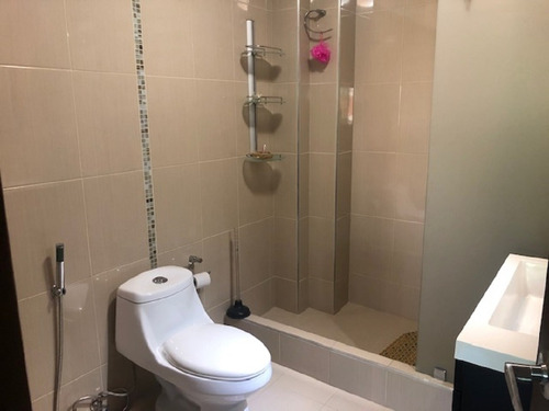 Imagen 19 de 24 de En Venta Espectacular Ph, En La Urb. El Marqués, A Pocos Metros Del Ávila, Con Excelente Vista Desde Todas Las Áreas, Iluminado, Fresco, Clima De Montaña, Espacioso Y Remodelado.