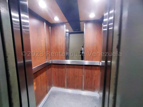 Vendo Apartamento En Zona Centro De Maracay (lopez Aveledo), Código 24-21852 Cm