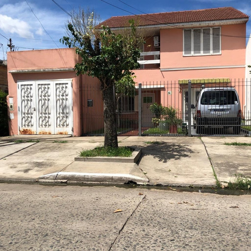 Casa Para Dos Familias En Banfield