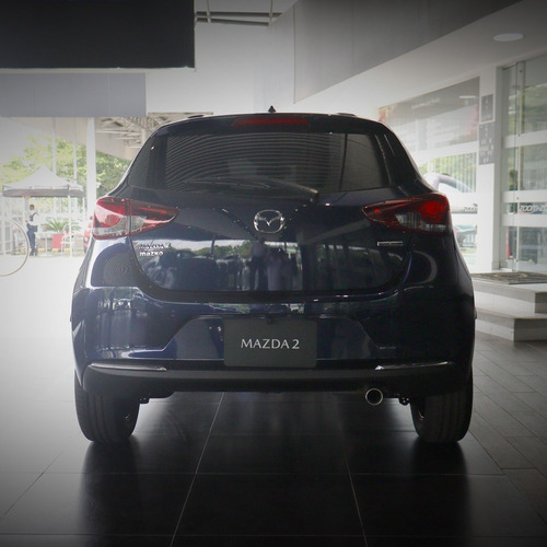 Imagen 9 de 17 de Mazda 2 Carbon Edition Azul