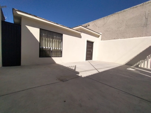 Imagen 1 de 9 de Casa De Una Planta En Venta Col Rosario