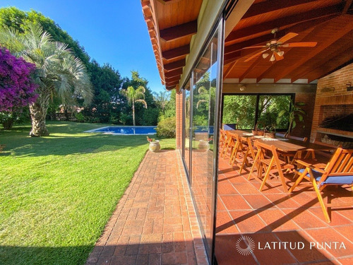 Residencia En Cantegril- Ref: 935