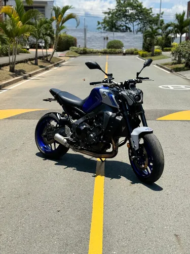 Excelente Mt-09 , Con Varios Accesorios , Full