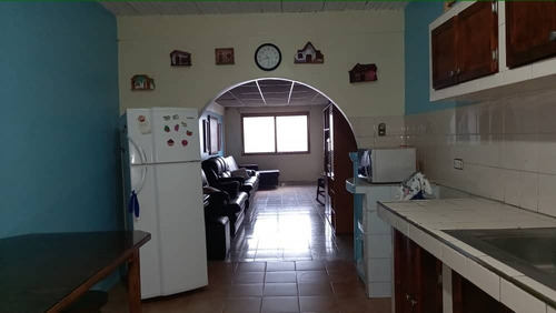 Imagen 5 de 11 de Cómoda Casa Para Uso Residencial Y/o Comercial, Ubicada En Una Esquina En Venta!!!