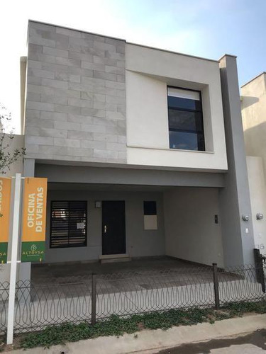 Hermosa Casa En Venta - Dominio Cumbres