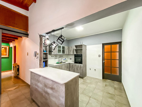 Casa De Tres Dormitorios En Venta En Capitan Bermudez Con Cochera Y Patio