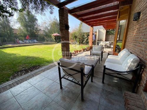 Casa En Venta De 6 Dorm. En Lo Barnechea
