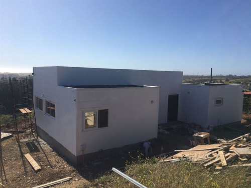 Casa En Venta De 4 Dorm. En Concón
