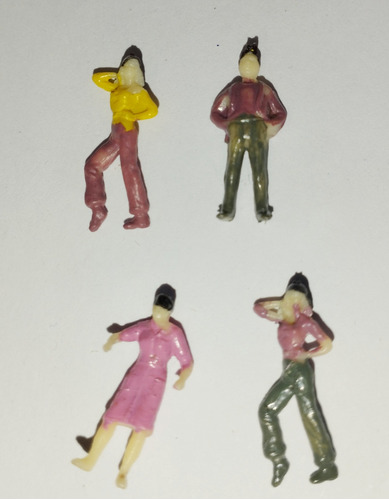 Set De 4 Figuras Personas 19mm Aprox, Maqueta.