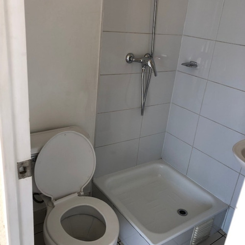 Imagen 11 de 15 de Departamento Con Muy Buena Conectividad Y Comercio.