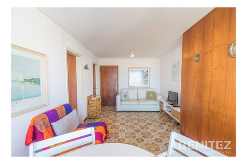 Imagen 3 de 14 de A Metros Del Puerto. Excelente Apartamento 1 Dormitorio. Torre Con Servicios