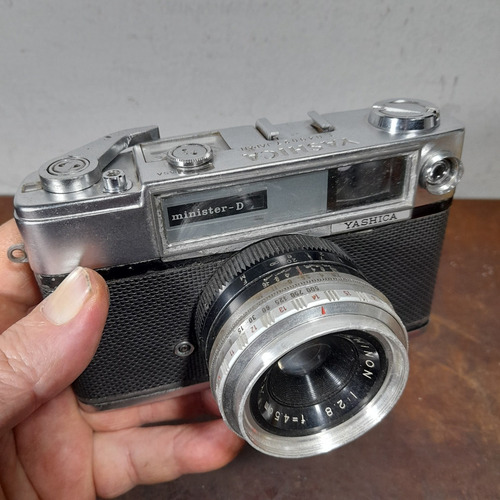 Imagem 1 de 7 de Câmera Fotográfica Antiga Metal Não Funciona Decoração Linda