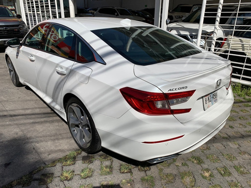 Imagen 9 de 15 de Honda Accord Touring Modelo 2019