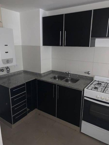 Imagen 3 de 13 de Venta Depto 2 Dormitorios C/ Cochera (alquilado), Entre Rios 1900 - Gazze