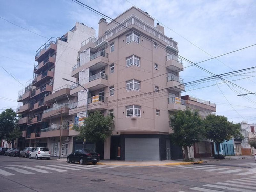 Local | Pilar Al 800