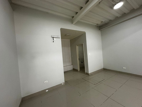 Local 2 Niveles, Manuel Montt 1095, 250m2 4 Baños, Nuevo