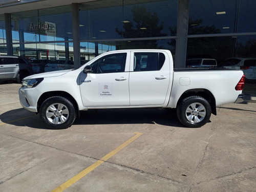 Toyota Hilux 4x2 D/c Sr 2.4 Tdi 6 M/t 2017