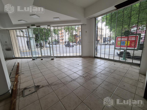 Venta Local Av Directorio Esq Lafuente Esquina, 82 M2 5 Vidrieras