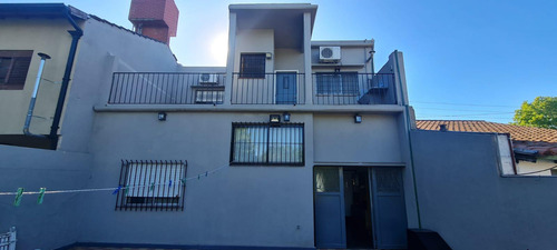 Casa En Venta - 2 Dormitorios 2 Baños - 546mts2 - Castelar