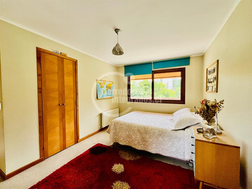 Casa En Venta De 7 Dorm. En Los Dominicos Antiguo