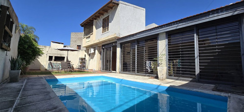 Casa Refaccionada 3 Dormitorios - Zona Argüello