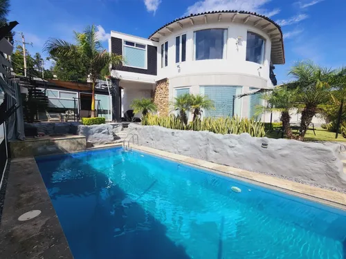 Venta Casa Jacarandas Con Alberca, Enorme Jardín, Amueblada, Equipada, Vistas Espectaculares Con Todos Los Servicios En Fracc Rancho San Diego Ixtapan De La Sal Edomex